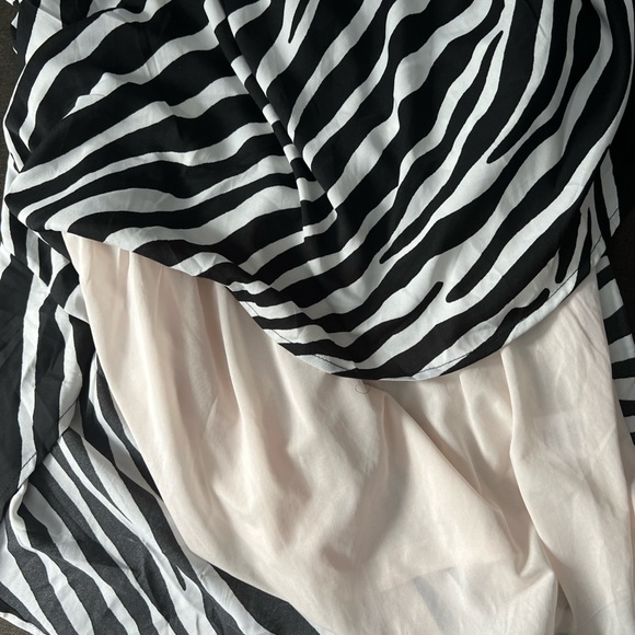 NWT WISHING WAVES ZEBRA DRESS FROM MACY’s BACKSTAGE SIZE MEDIUM - Picture 8 of 11